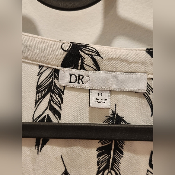 White blouse with black feathers - Picture 3 of 3